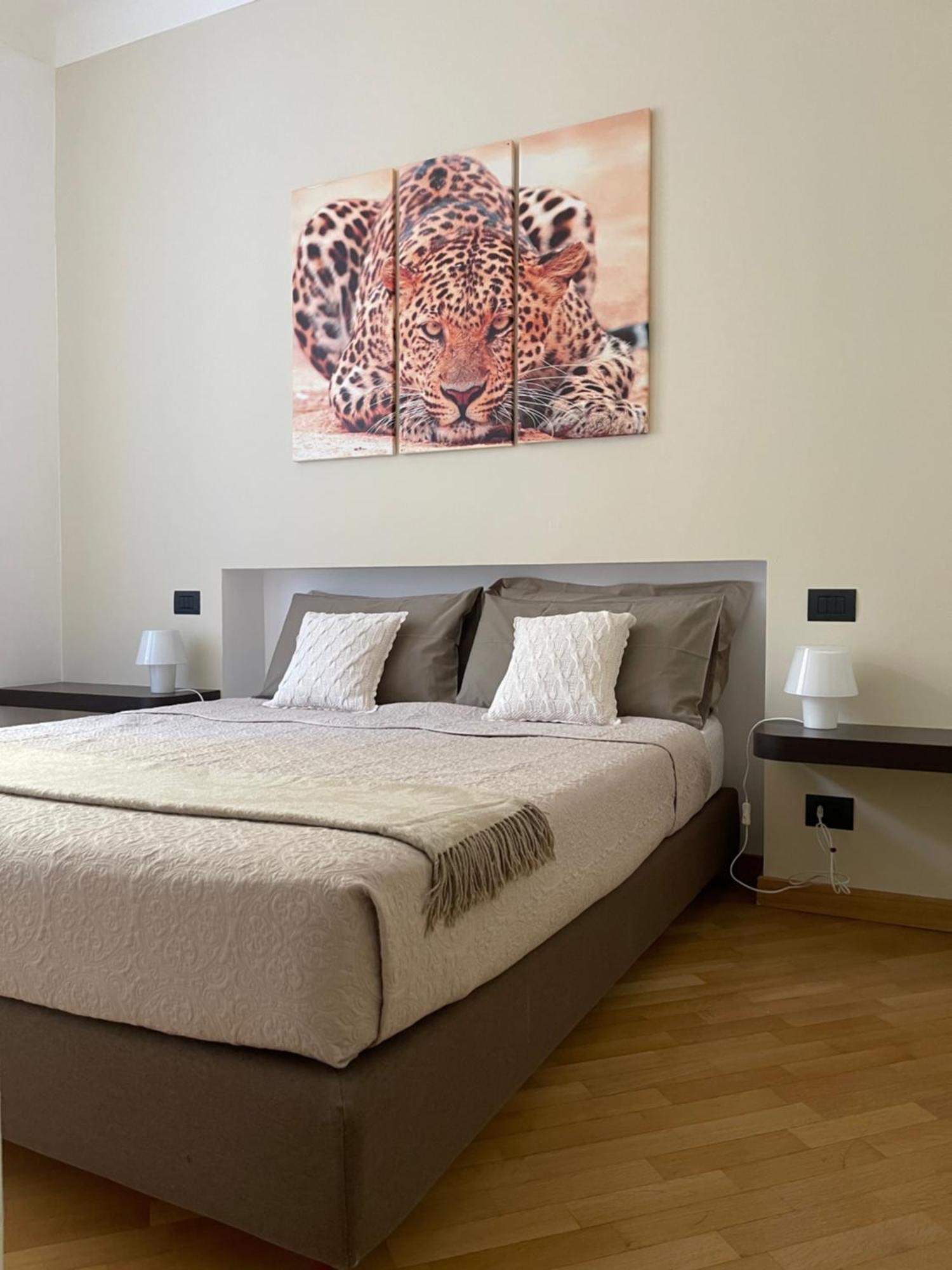 Charming Como - Apartment Downtown In The Pedestrian Area With 2 Double Bedrooms And 2 Complete Bathrooms A Spacious Living Room And Full Equipped Kitchen מראה חיצוני תמונה
