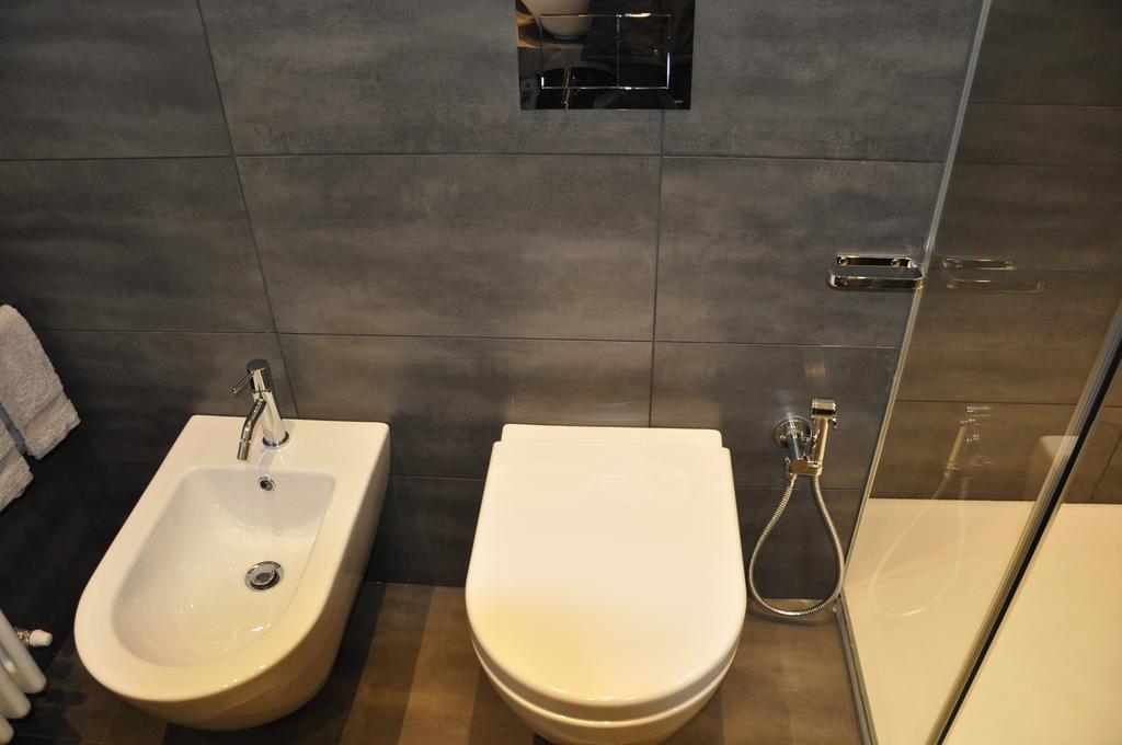 Charming Como - Apartment Downtown In The Pedestrian Area With 2 Double Bedrooms And 2 Complete Bathrooms A Spacious Living Room And Full Equipped Kitchen מראה חיצוני תמונה