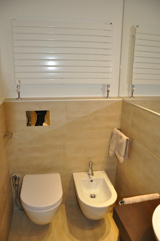 Charming Como - Apartment Downtown In The Pedestrian Area With 2 Double Bedrooms And 2 Complete Bathrooms A Spacious Living Room And Full Equipped Kitchen מראה חיצוני תמונה